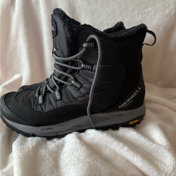 Merrell Black Hiking Rain & Snow Boots with Rugged Soles - Picture 3 of 6